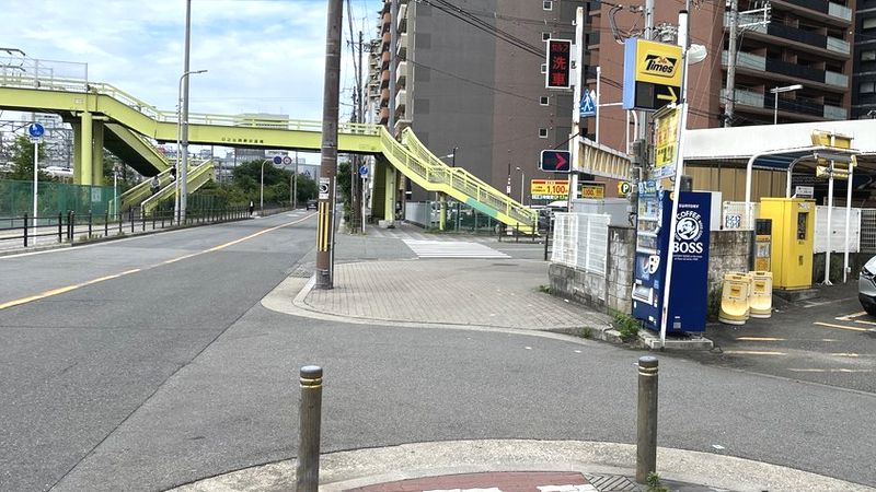 洗車場を右に曲がる