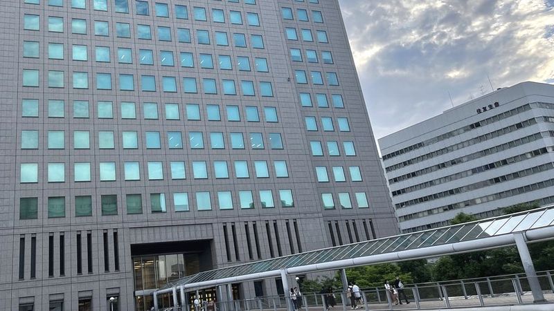 新大阪ニッセイビル前歩道橋